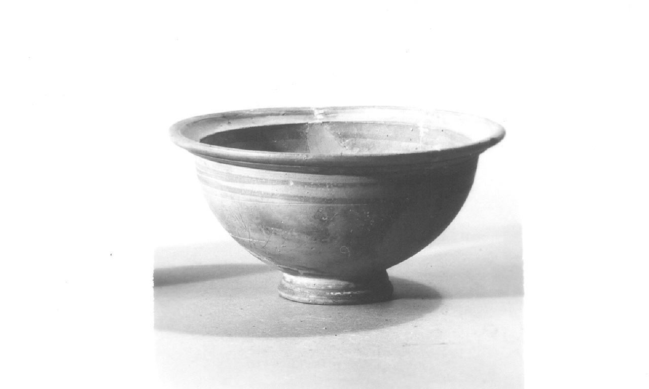 coppa/ emisferica - apula (V-IV sec. a.C)