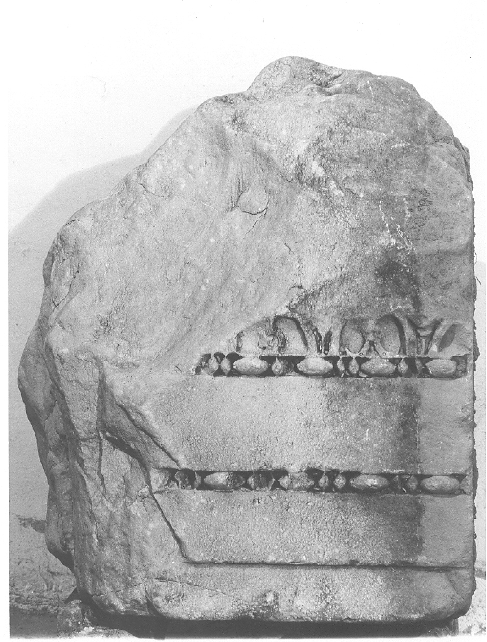 architrave/ frammento 