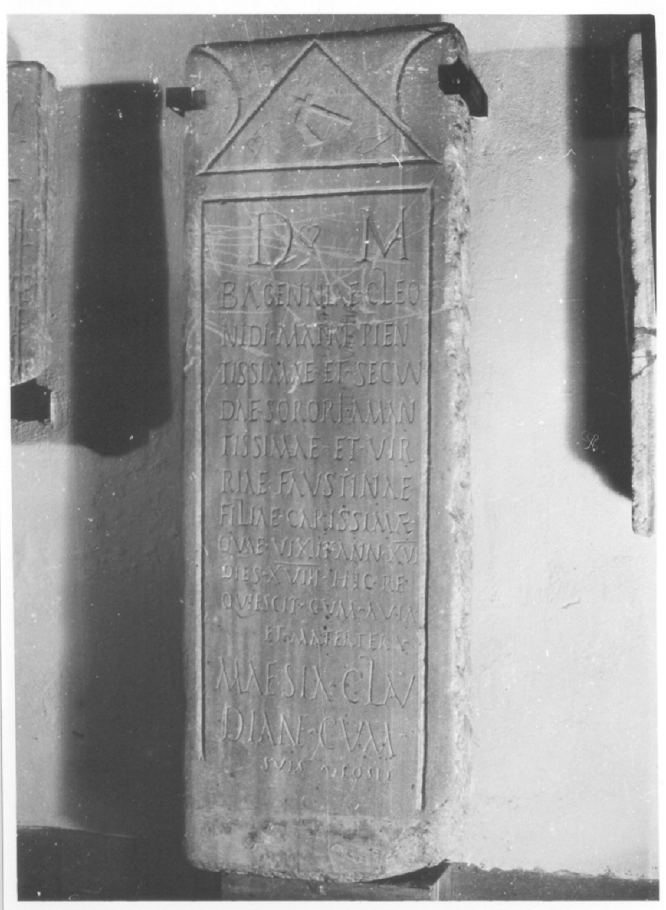 stele/ funeraria (fine/ metà II-III sec. d. C)