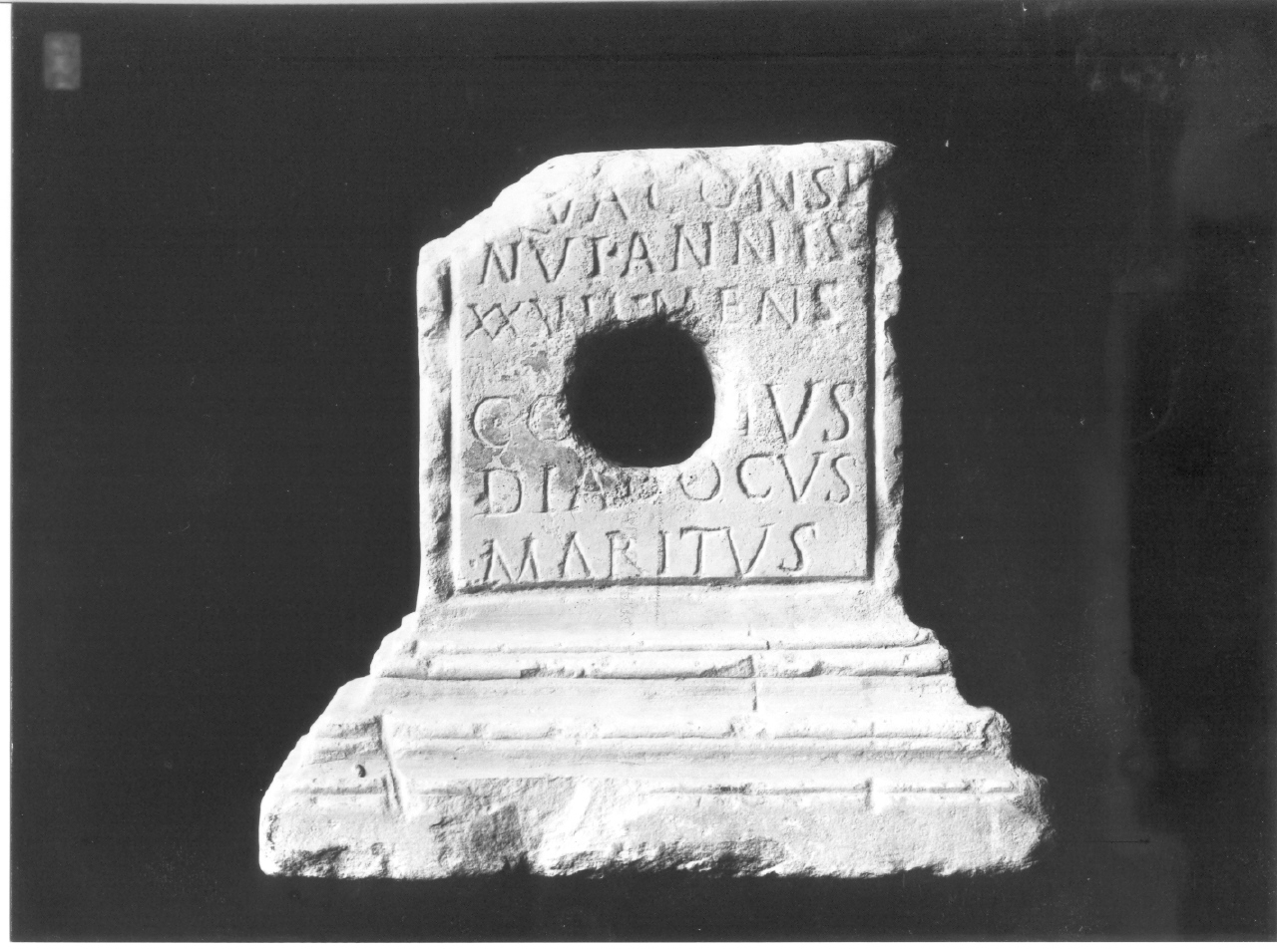 cippo con iscrizione (sconosciuta)