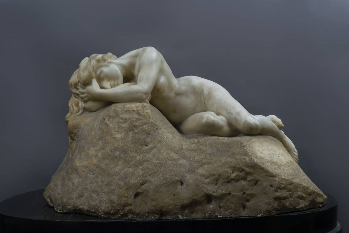 Vinta, donna distesa (scultura, opera isolata) di De Luca, Luigi (attribuito) - ambito campano (prima metà XX)