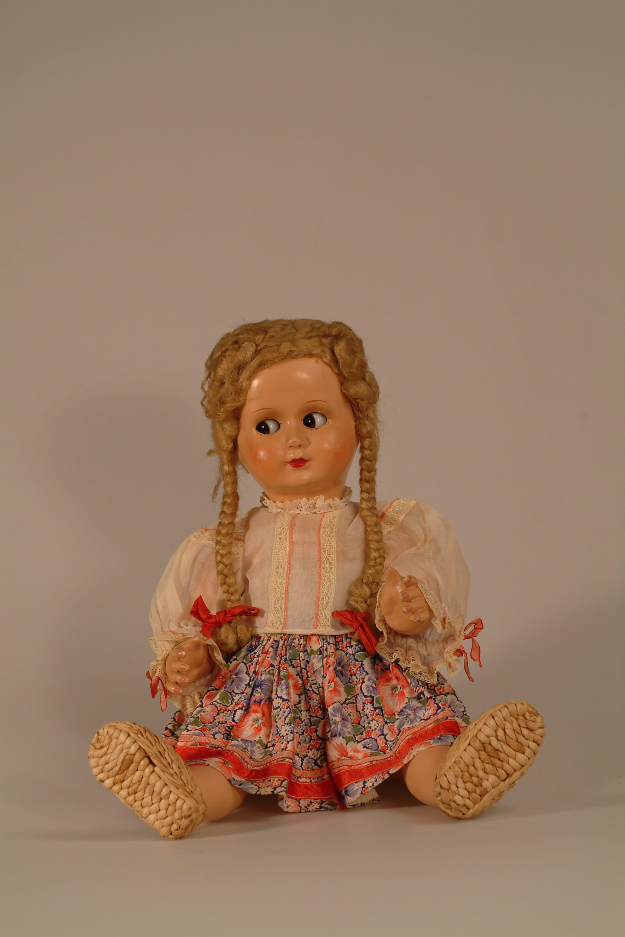bambola, googly con trecce, accessori ludici (anni '40 del XX secolo)