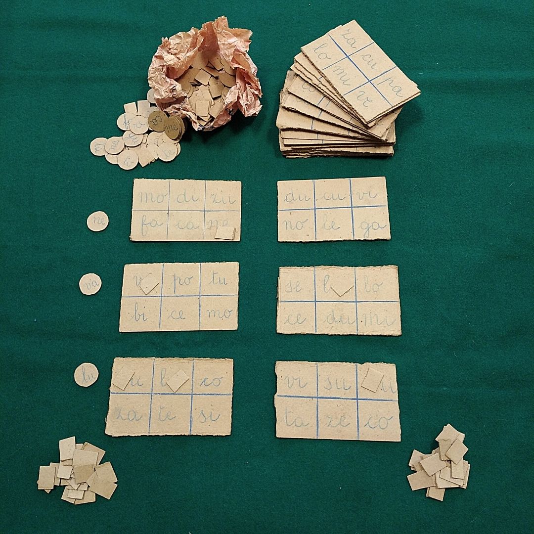 gioco della tombola, sillabica fatta a mano, accessori ludici - ambito scolastico (anni '40 del XX secolo)