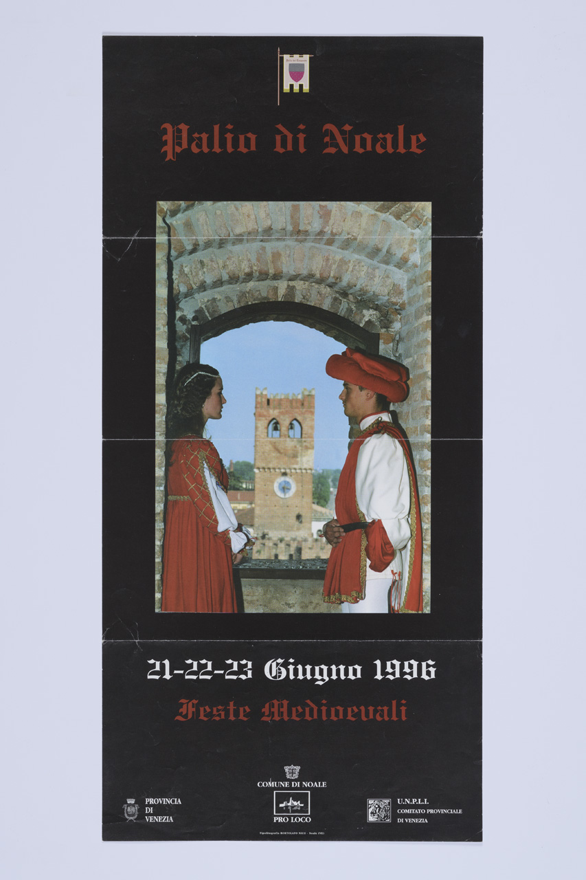 Palio di Noale, Due ragazzi uno di fronte all'altro in costume medievale (manifesto) - ambito italiano (XX)