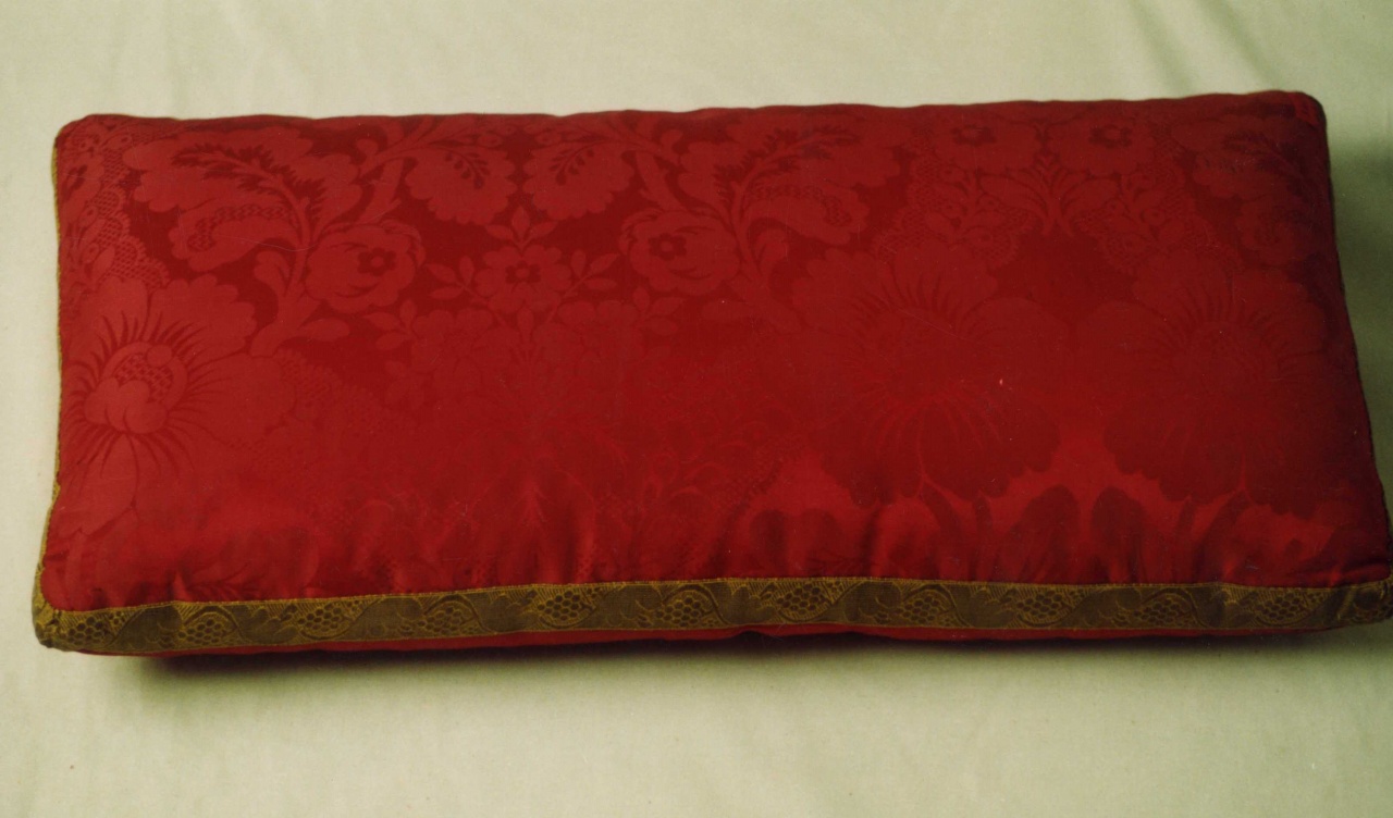 cuscino - manifattura italiana (ultimo quarto sec. XVIII)