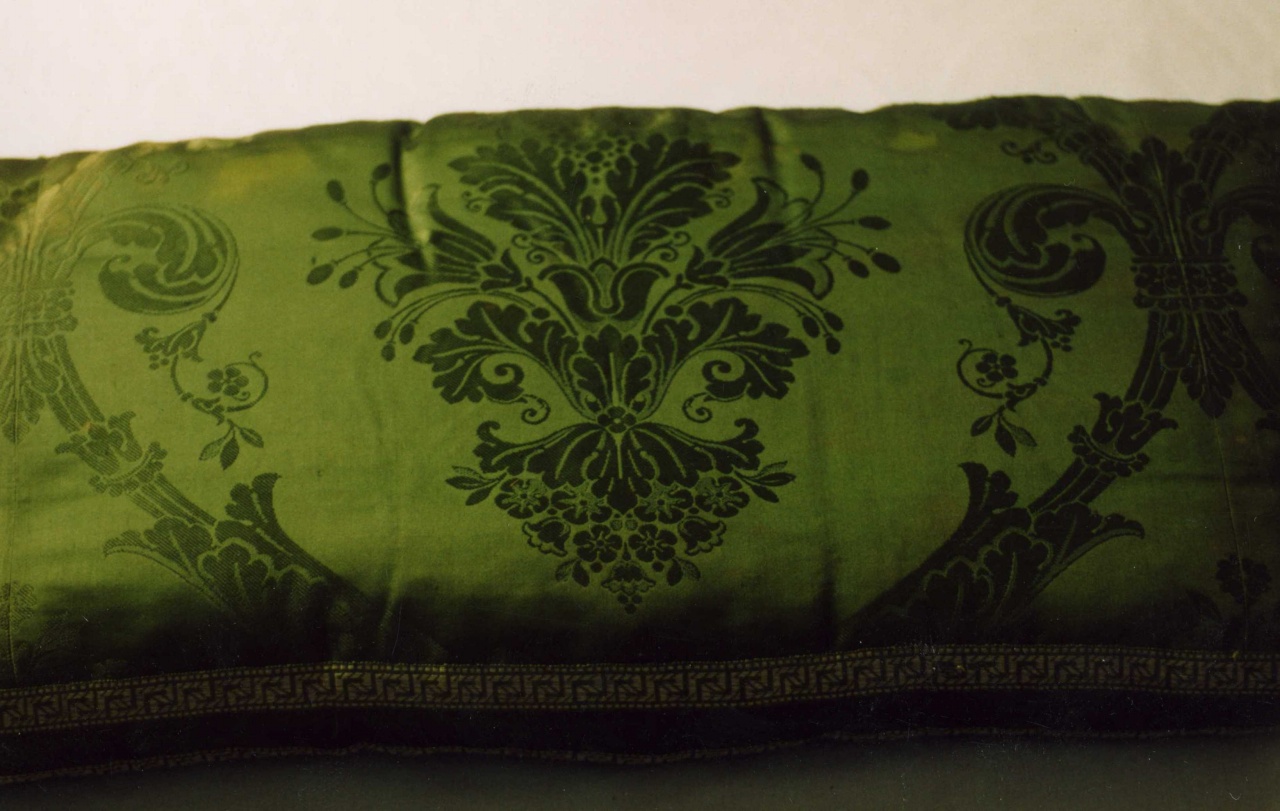 cuscino - manifattura francese, manifattura italiana (primo quarto sec. XIX)