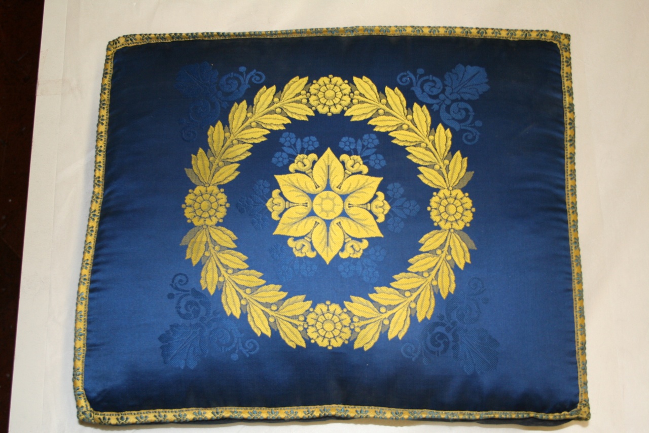 cuscino - manifattura francese, manifattura italiana (sec. XIX)