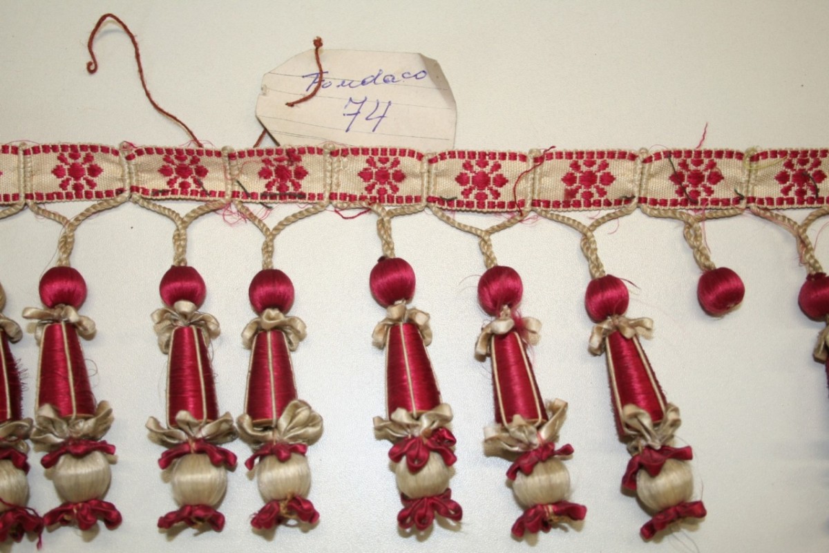 Frangia con grillotti, frammento - manifattura italiana (metà sec. XIX)