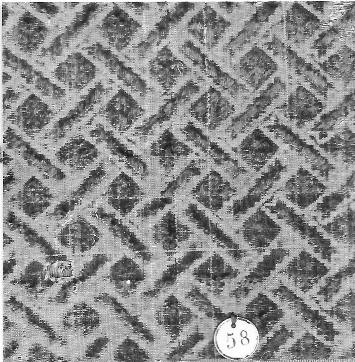 motivi decorativi geometrici e vegetali stilizzati (tessuto, frammento) - manifattura italiana (secc. XVI/ XVII)