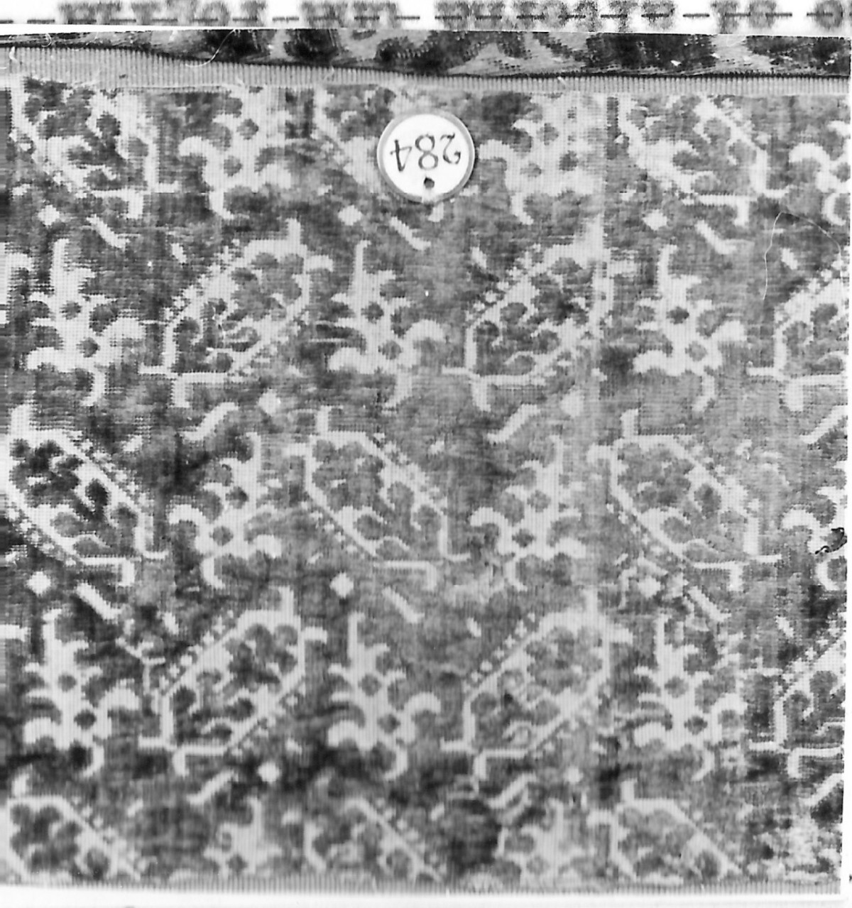 motivi decorativi geometrici e vegetali stilizzati (tessuto, frammento) - manifattura italiana (secc. XVI/ XVII)