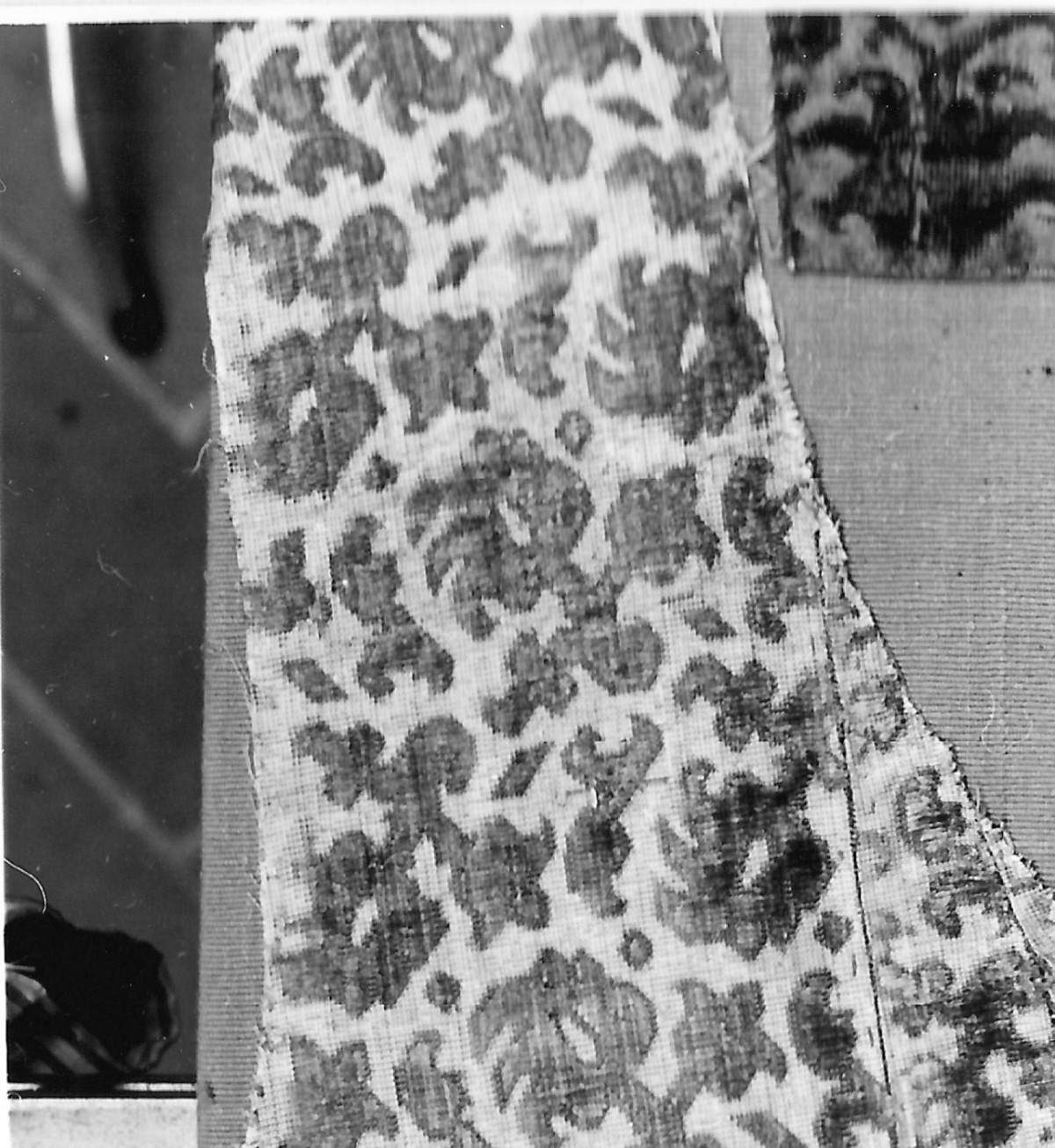 motivi decorativi geometrici e vegetali stilizzati (tessuto, frammento) - manifattura italiana (secc. XVI/ XVII)