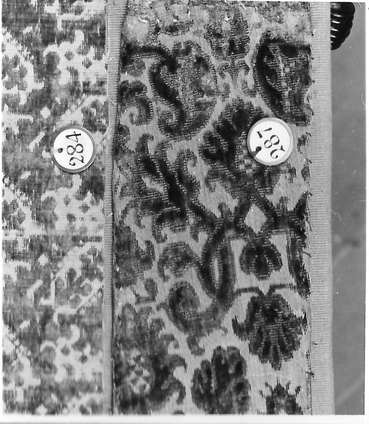 motivi decorativi vegetali (tessuto, frammento) - manifattura italiana (sec. XVII)