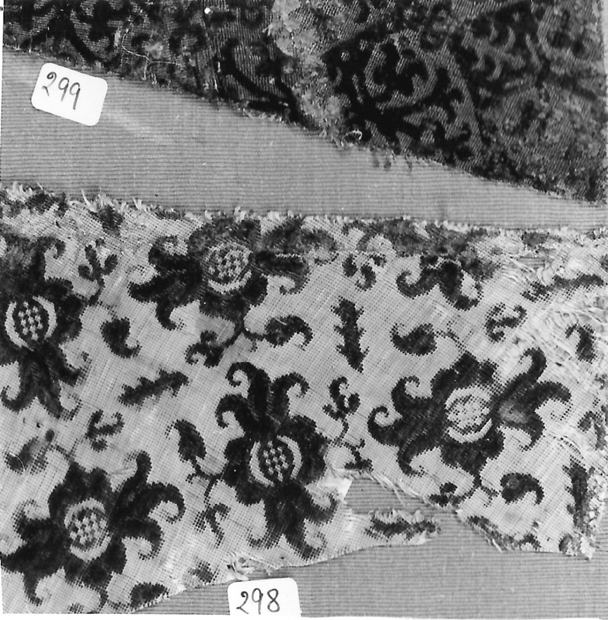 motivi decorativi vegetali stilizzati (tessuto, frammento) - manifattura italiana (secc. XVI/ XVII)