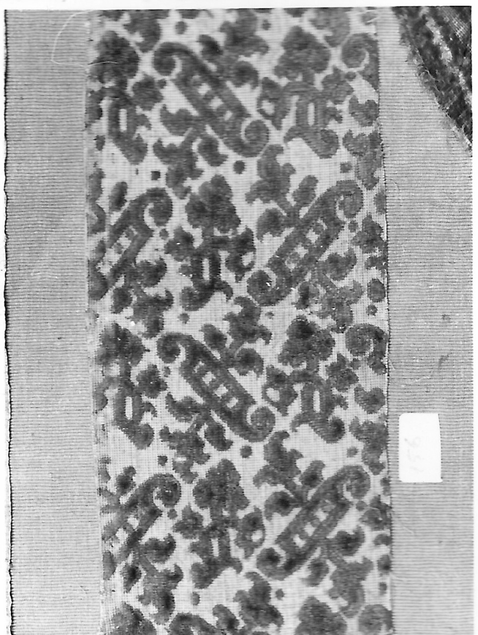 motivi decorativi geometrici e vegetali stilizzati (tessuto, frammento) - manifattura italiana (sec. XVII)