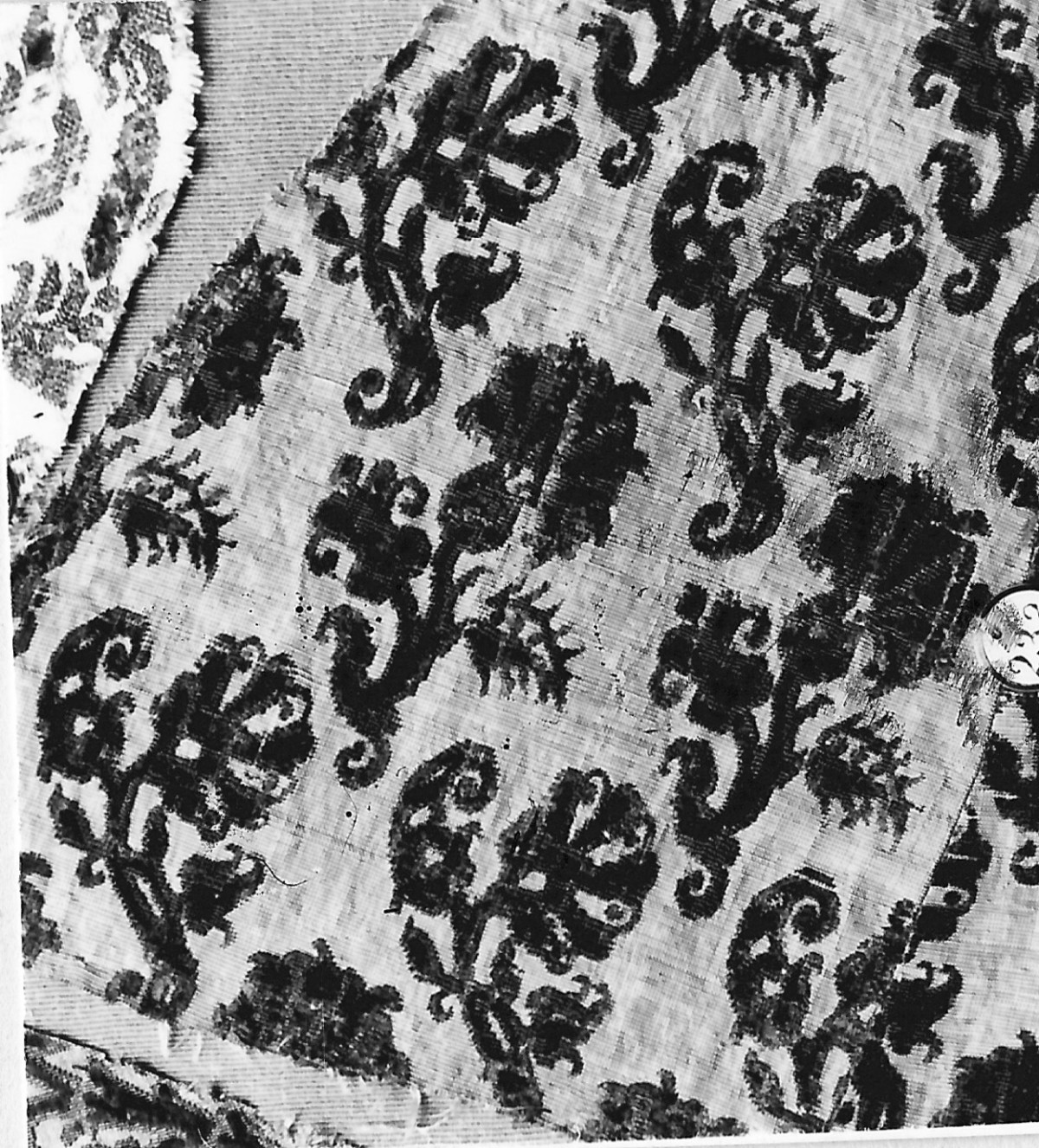motivi decorativi floreali (tessuto, frammento) - manifattura italiana (sec. XVII)