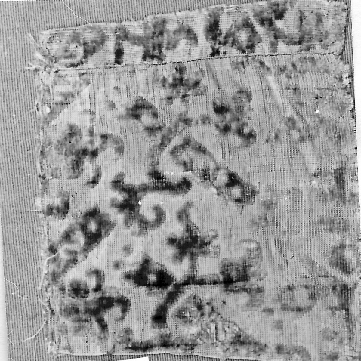 motivi decorativi geometrici e vegetali stilizzati (tessuto, frammento) - manifattura italiana (secc. XVI/ XVII)