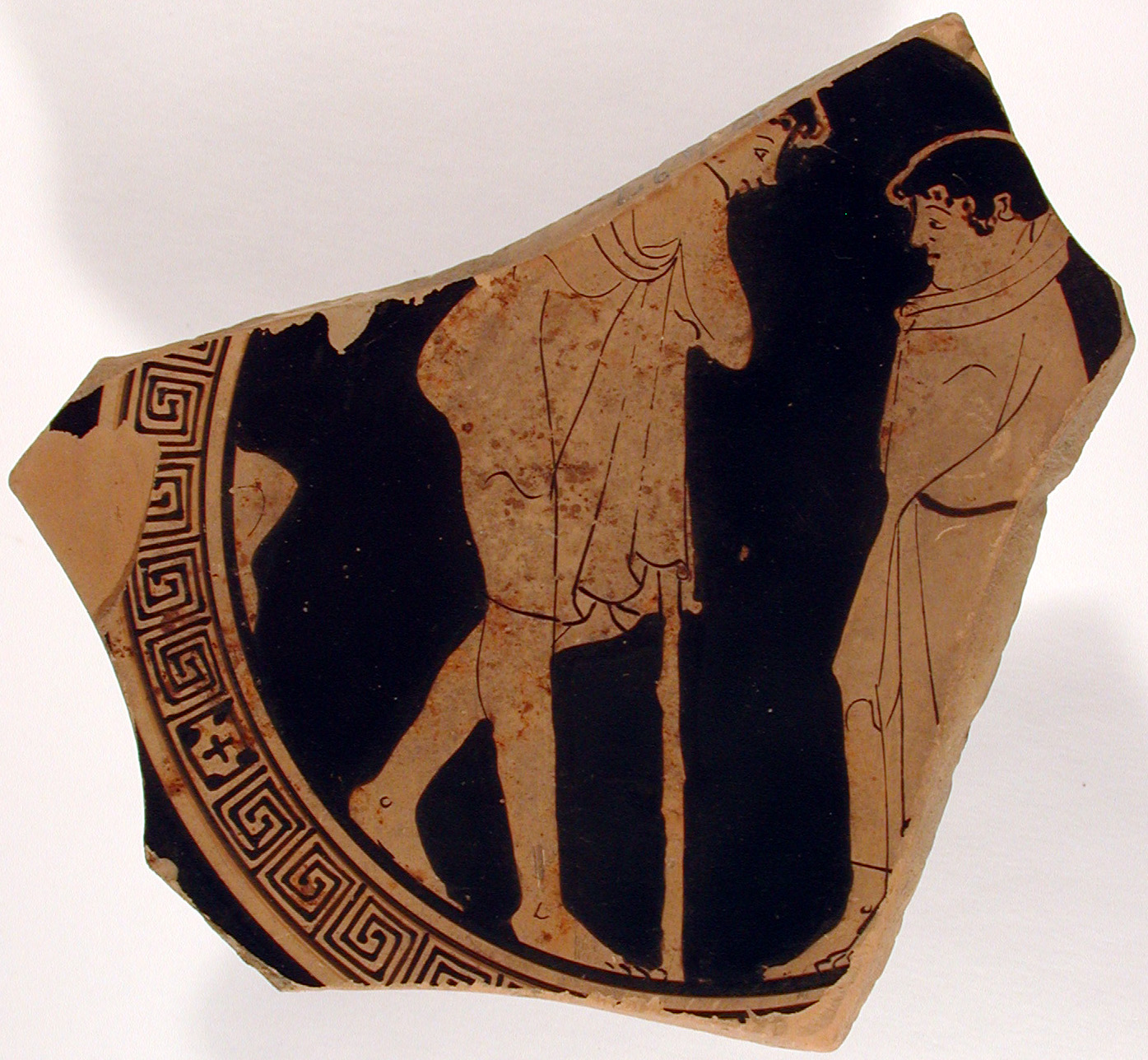 due giovani figure maschili panneggiate (kylix, tipo B o C) di Pittore di Splanchnoptes (attribuito) - produzione attica (secondo quarto V sec. a.C)