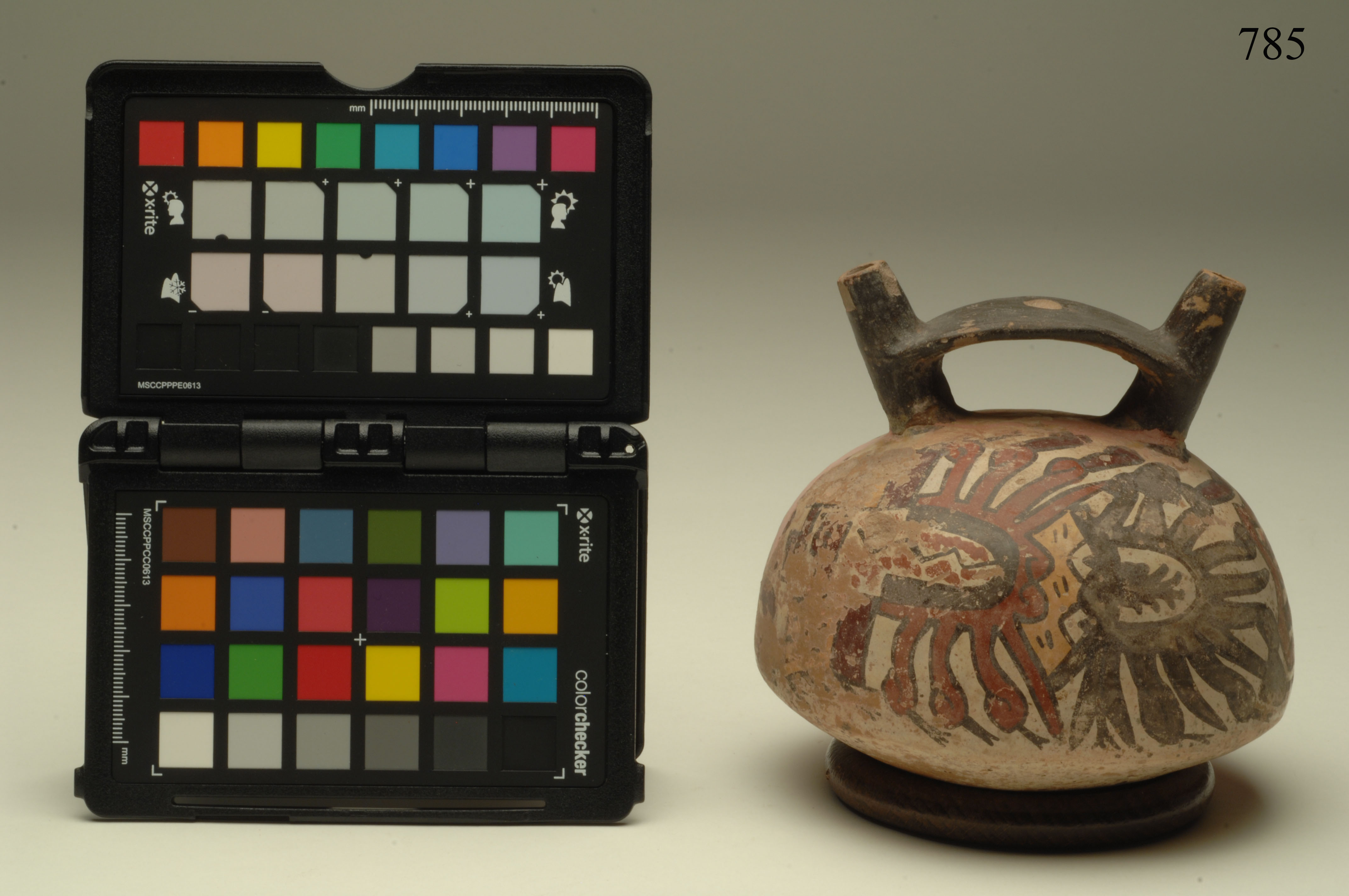 bottiglia, lenticolare, ARREDI E SUPPELLETTILI/ CONTENITORI, RECIPIENTI E OGGETTI DI USO DOMESTICO - cultura Nazca