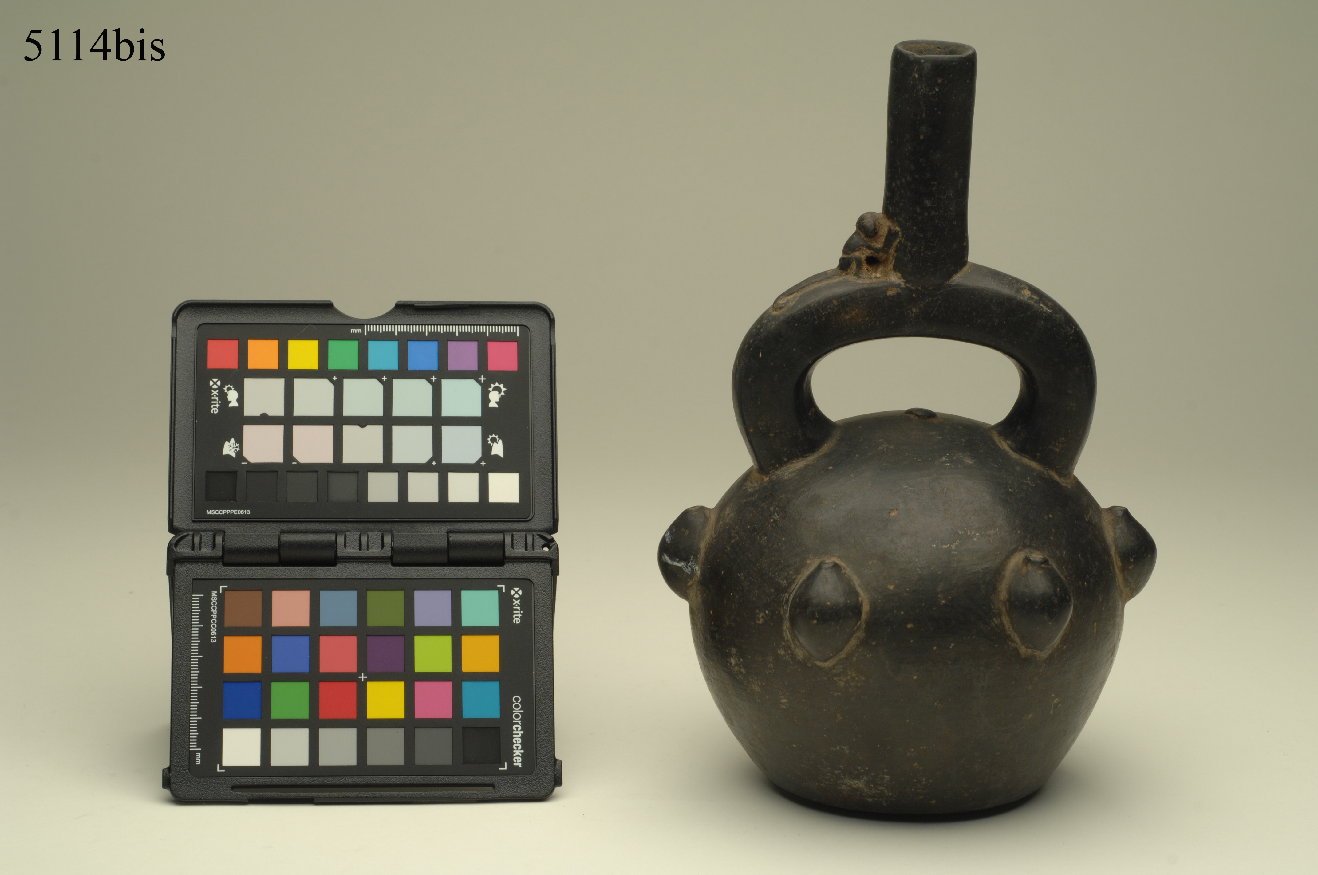 bottiglia, globulare ristretta, ARREDI E SUPPELLETTILI/ CONTENITORI, RECIPIENTI E OGGETTI DI USO DOMESTICO - cultura Chimù