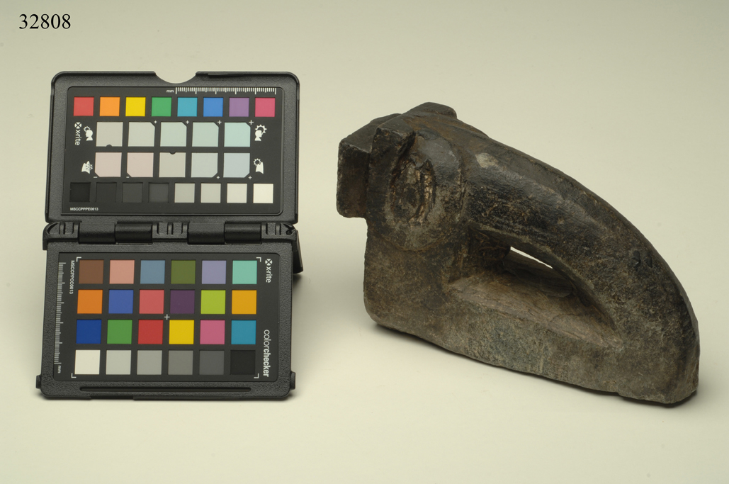 alare, per camino, ARREDI E SUPPELLETTILI/ CONTENITORI, RECIPIENTI E OGGETTI DI USO DOMESTICO - cultura Kati