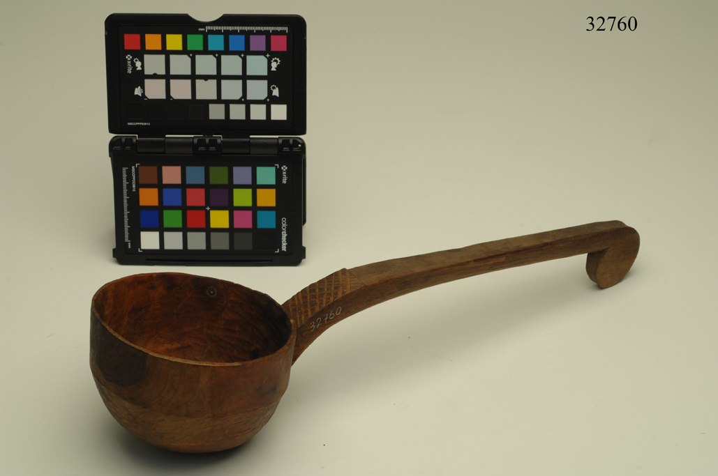 mestolo, da cucina, ARREDI E SUPPELLETTILI/ CONTENITORI, RECIPIENTI E OGGETTI DI USO DOMESTICO - cultura Kalasha