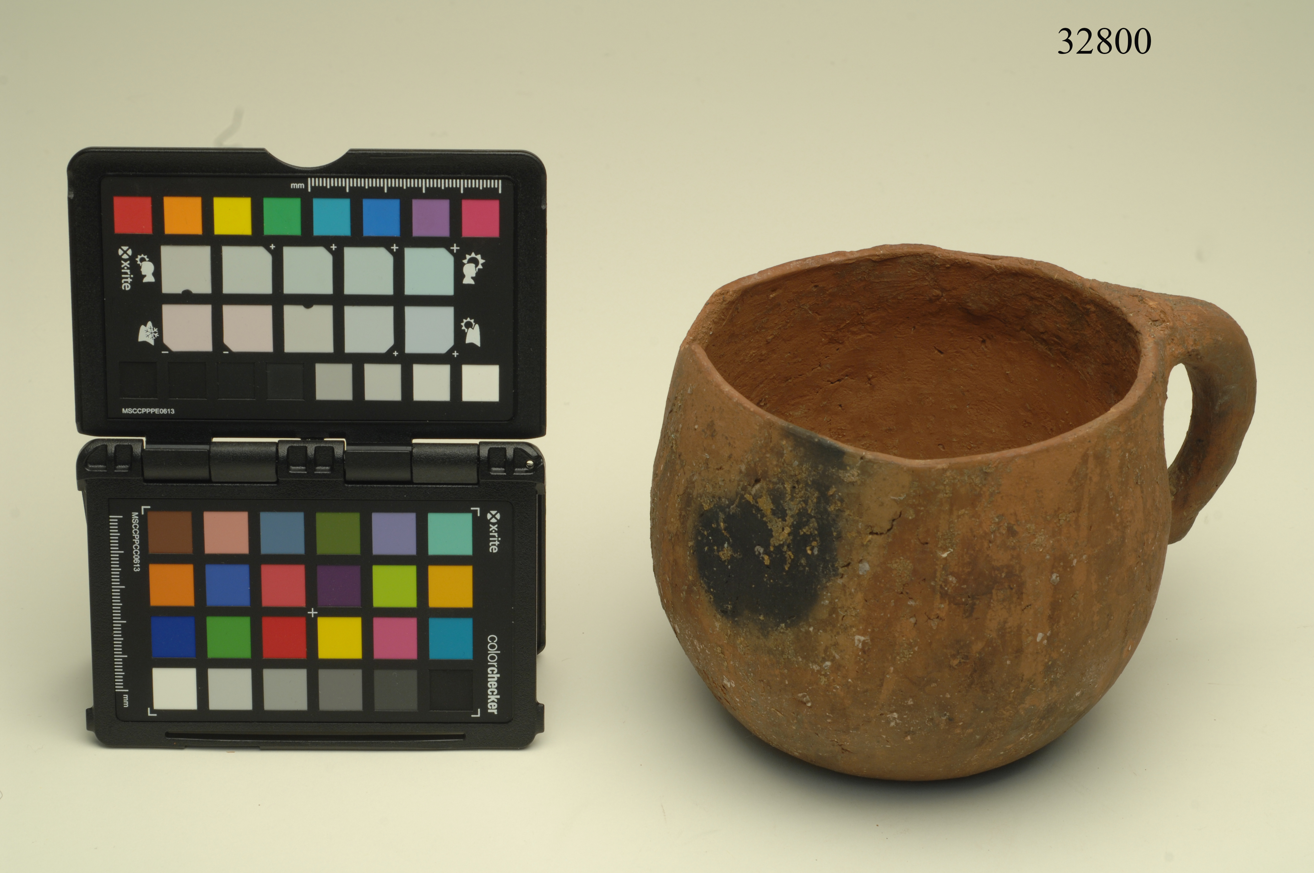 brocca, globulare, ARREDI E SUPPELLETTILI/ CONTENITORI, RECIPIENTI E OGGETTI DI USO DOMESTICO - cultura Kalasha