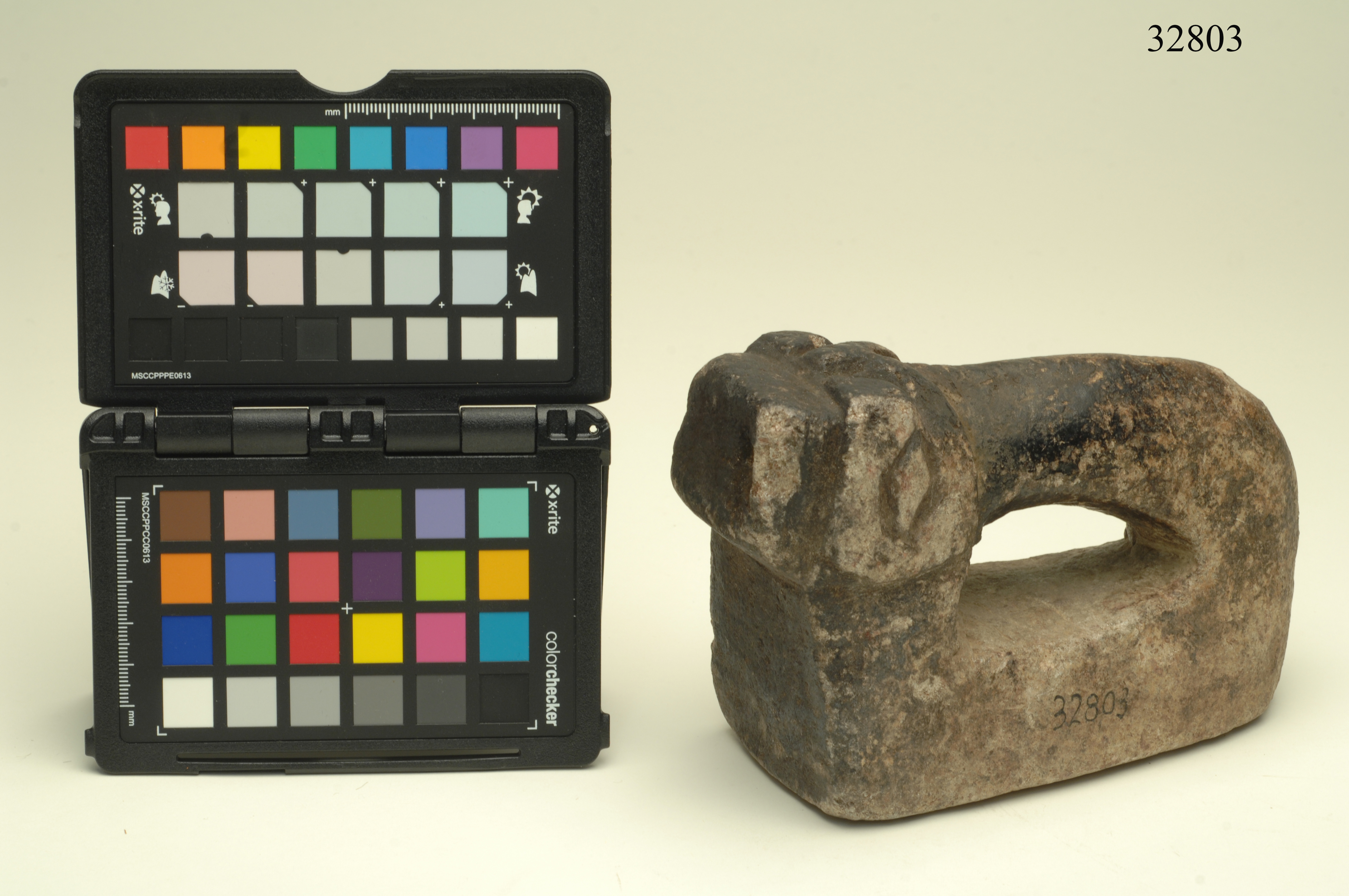 alare, per camino, ARREDI E SUPPELLETTILI/ CONTENITORI, RECIPIENTI E OGGETTI DI USO DOMESTICO - cultura Kalasha