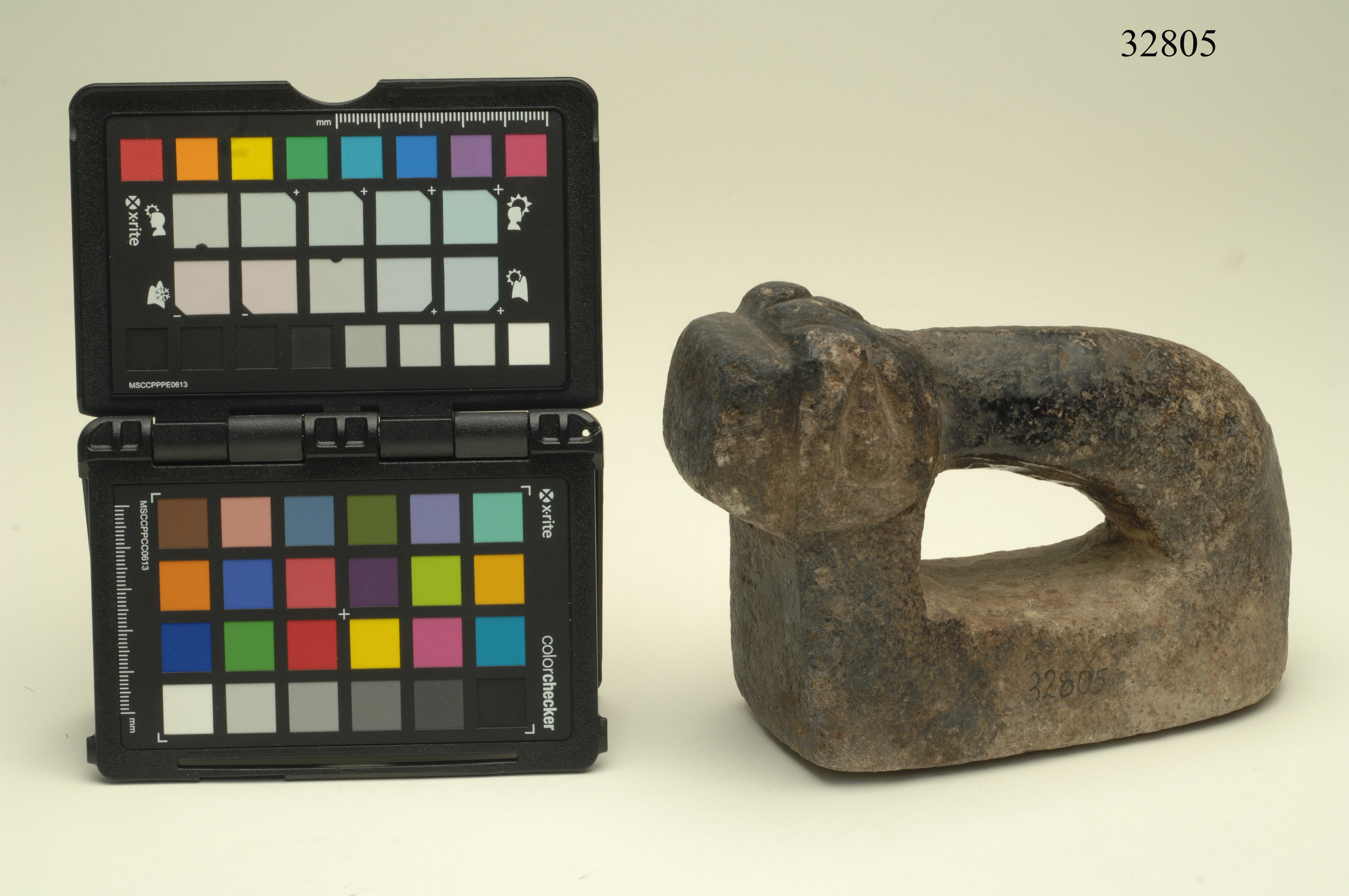 alare, per camino, ARREDI E SUPPELLETTILI/ CONTENITORI, RECIPIENTI E OGGETTI DI USO DOMESTICO - cultura Kalasha