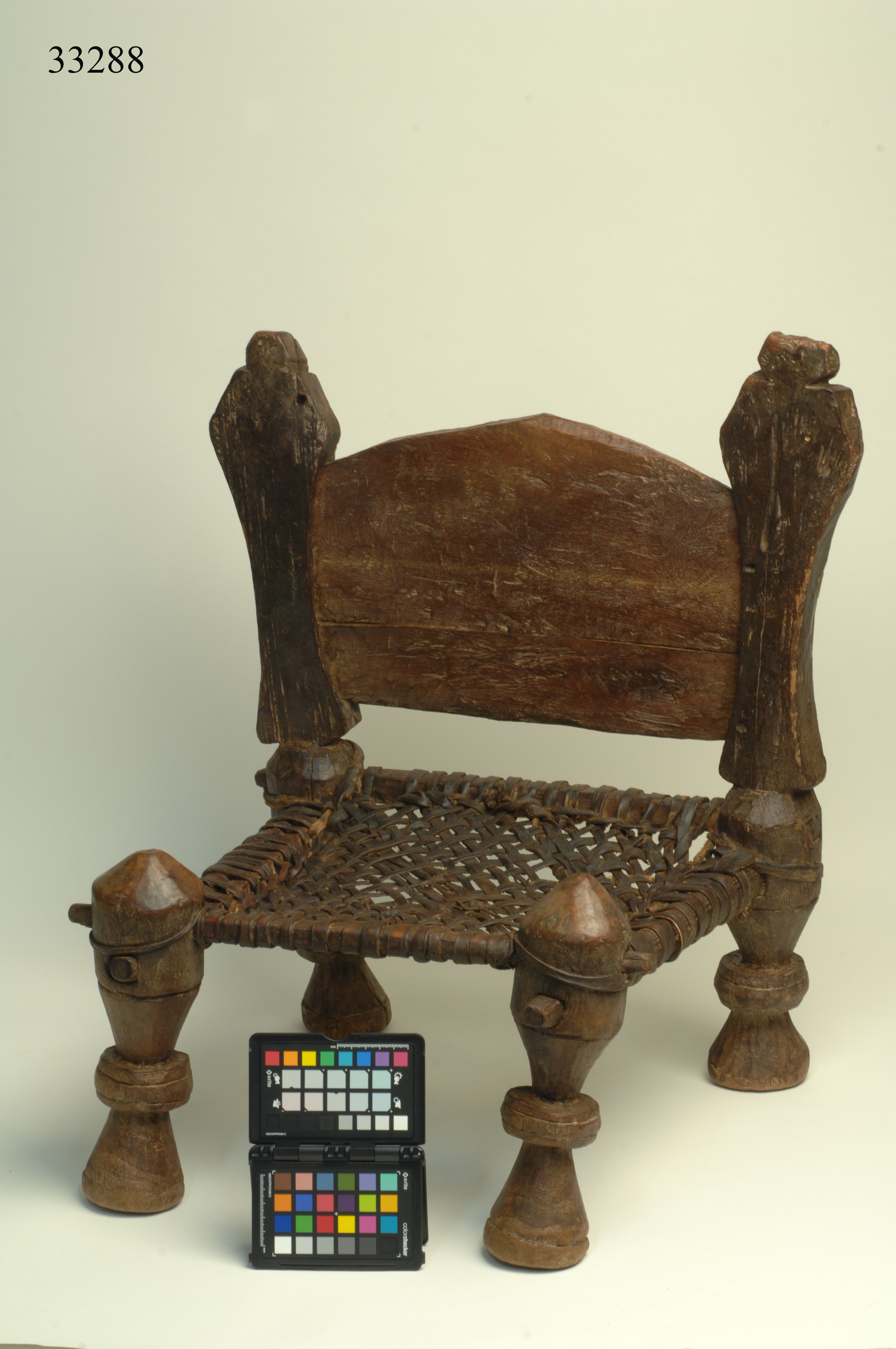 trono, ARREDI E SUPPELLETTILI/ MOBILI - cultura Kalasha