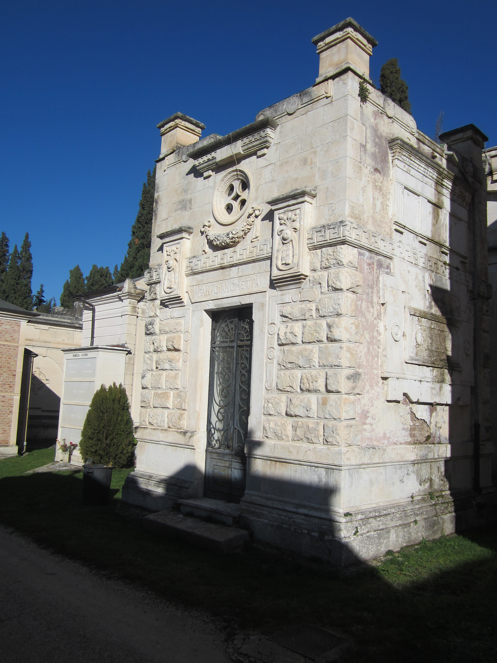 Cappella cimiteriale Famiglia Cianchetta (cimitero, monumentale) - Sulmona (AQ) 