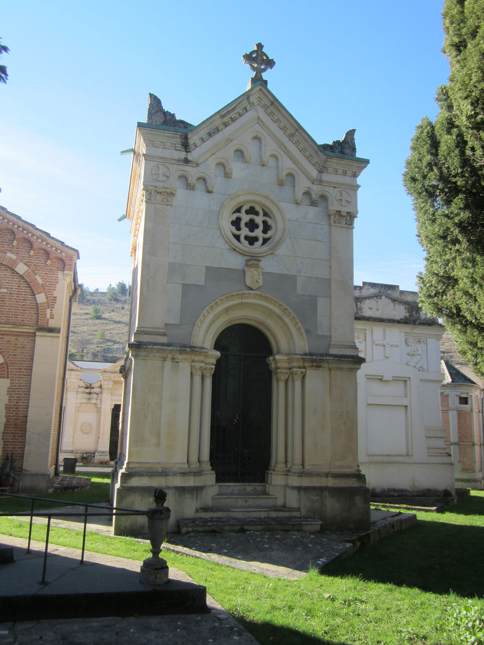 Cappella cimiteriale L O (Del Basso) Orsini (cimitero, monumentale) - Sulmona (AQ) 