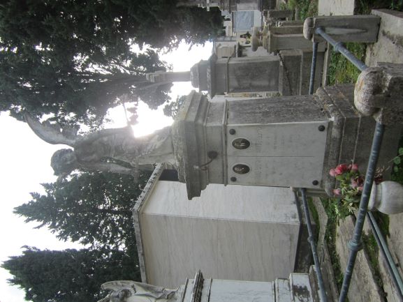 monumento funebre - monumento funebre - ambito abruzzese (prima metà XX secolo)