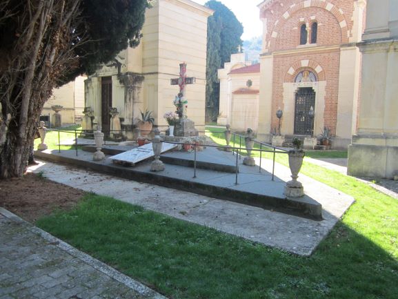 monumento funebre - ambito abruzzese (seconda metà XIX secolo)