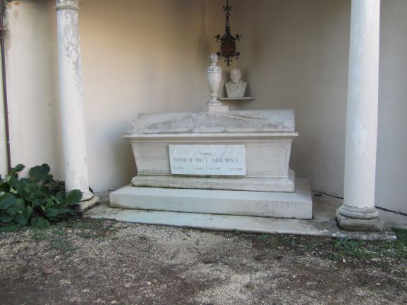 monumento funebre - ambito abruzzese (prima metà XX secolo)
