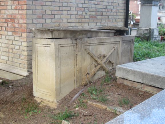 sarcofago, opera isolata - ambito abruzzese (seconda metà XIX secolo)