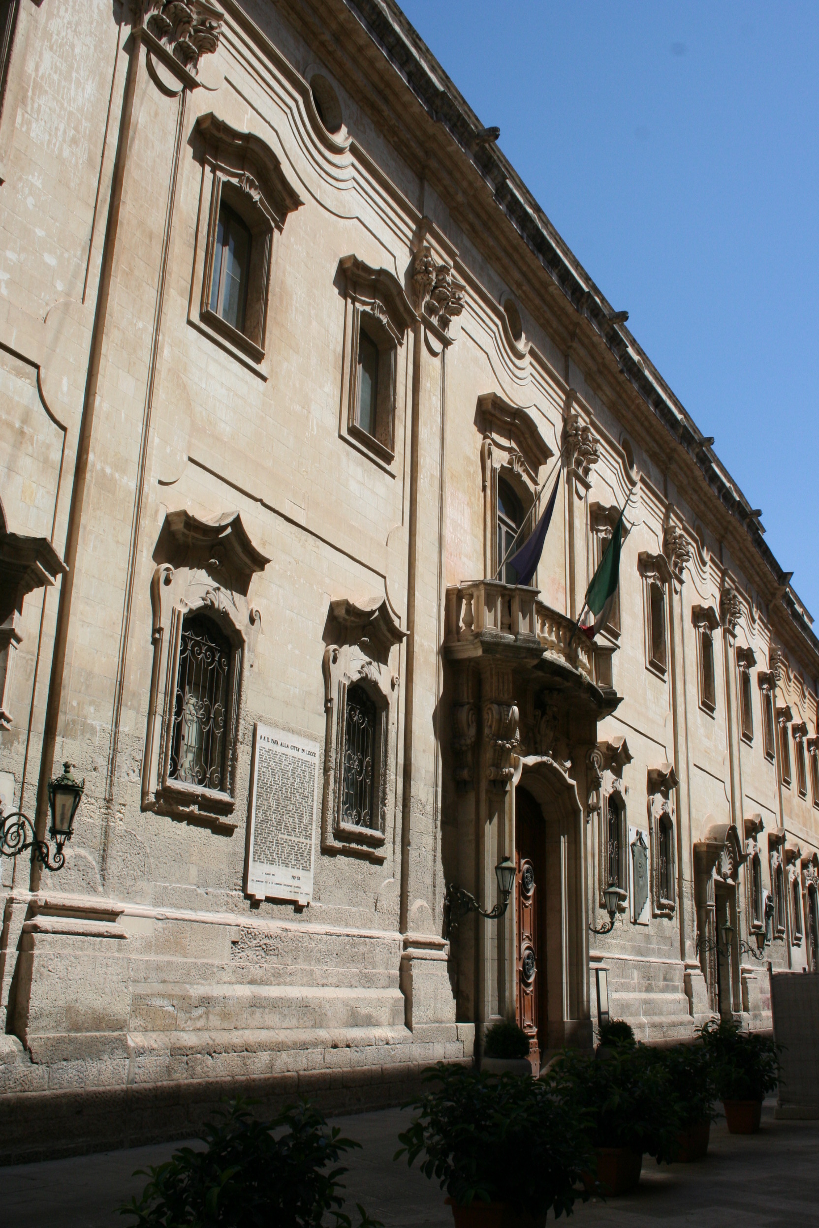 Monastero delle Paolotte o Monastero delle Angiolille o Palazzo Carafa (palazzo, comunale) - Lecce (LE)  (XVI)