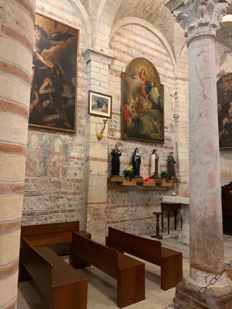 Chiesa di San Lorenzo (basilica, rettoriale) - Verona (VR)  <br>Condizioni d'uso: <a class='link-esterno' href='https://docs.italia.it/italia/icdp/icdp-pnd-circolazione-riuso-docs/it/v1.0-giugno-2022/testo-etichetta-BCS.html' target='_bcs'>Beni Culturali Standard (BCS)</a>