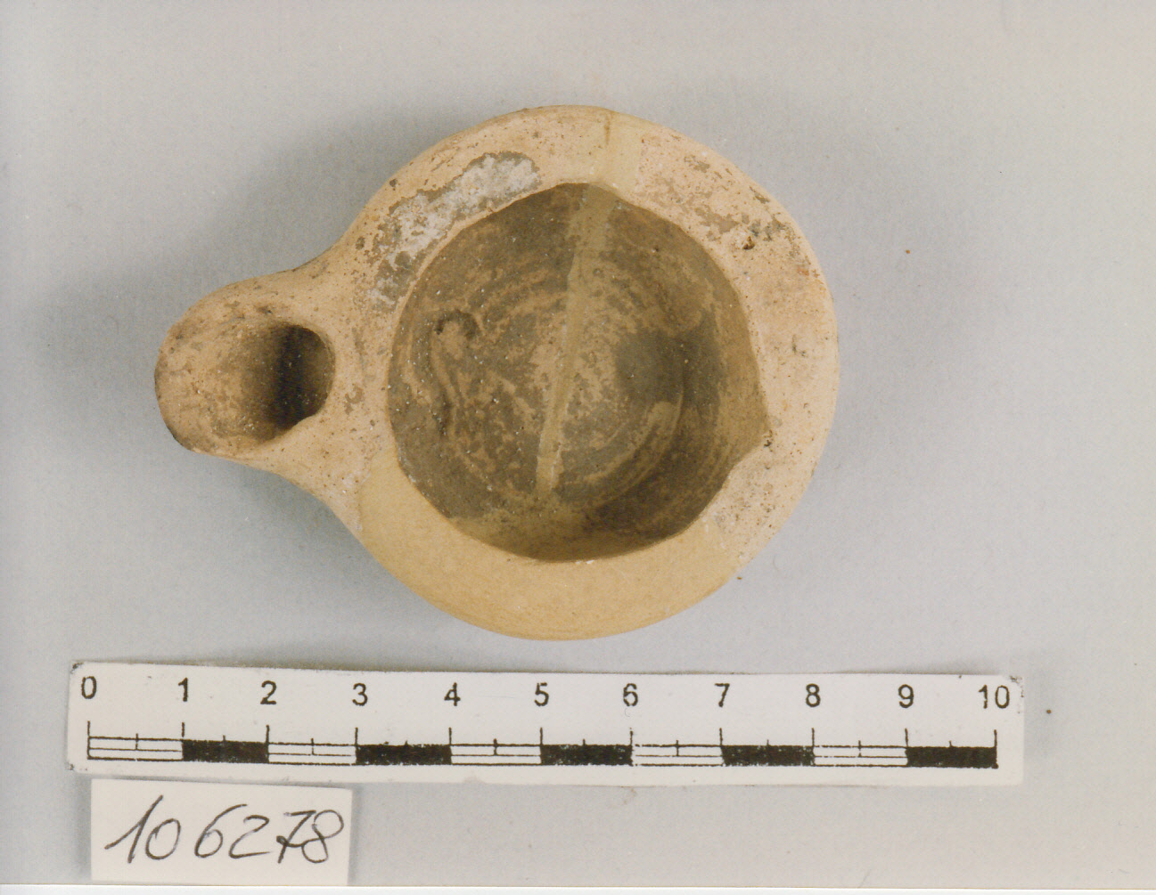 lucerna, a tazzina - CIVILTA' PUNICO ROMANA (SECOLI/ ARCHI DI SECOLI/ III - II a.C)