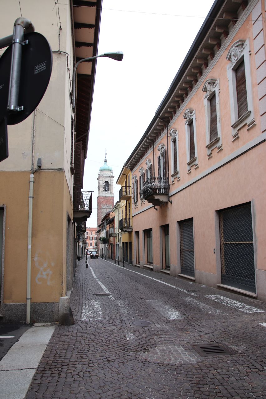 [Torre d'avvistamento in piazza Martiri della Libertà] (torre, di avvistamento) - Oleggio (NO)  (V; XIX; XX)