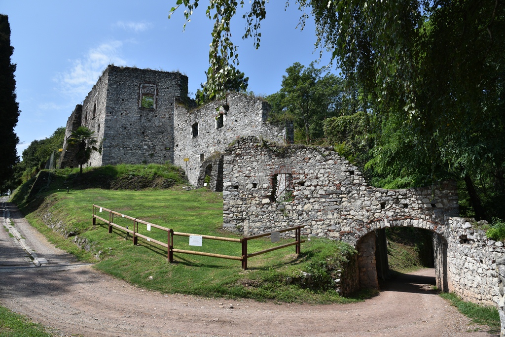 Complesso di fortificazioni detto "La Rocca" (rocca) - Arona (NO)  (XIII; XV; XVII; XVII; XVIII; XVIII; XIX; XIX)