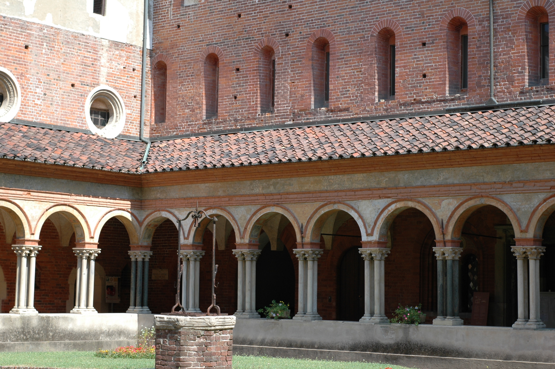 Chiostro dell'Abbazia di Sant'Andrea (chiostro) - Vercelli (VC) 