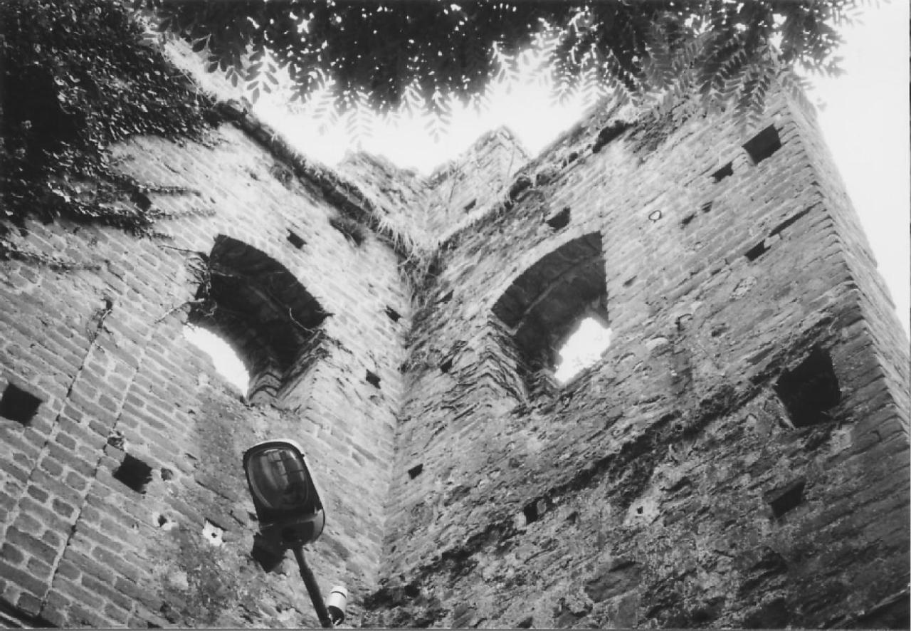 Porta di S. Sebastiano e resti della cinta muraria (portale) - Brusasco (TO)  (XVI, terzo quarto)
