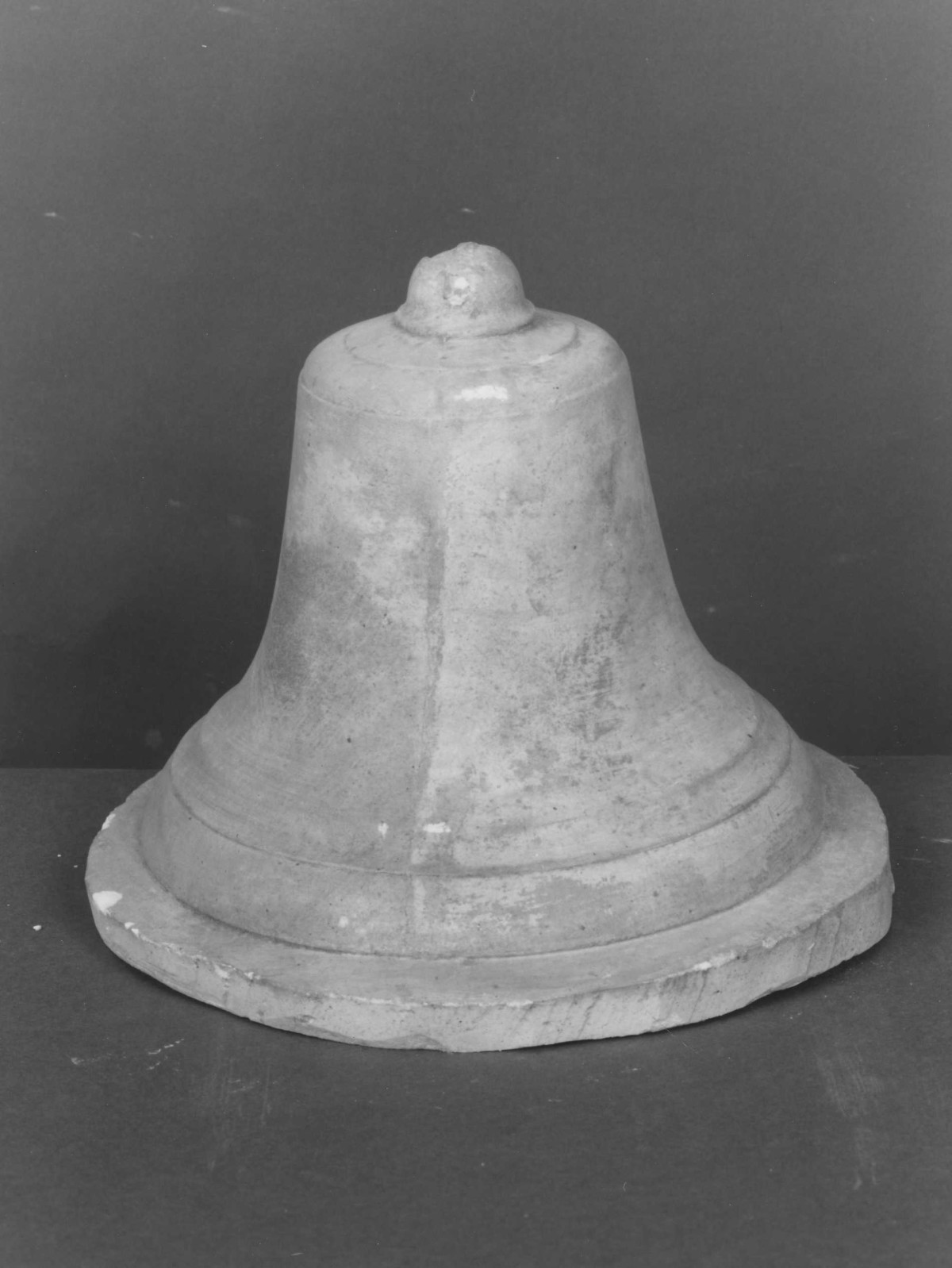 campana (scultura) di Berti Antonio (ultimo quarto sec. XX)
