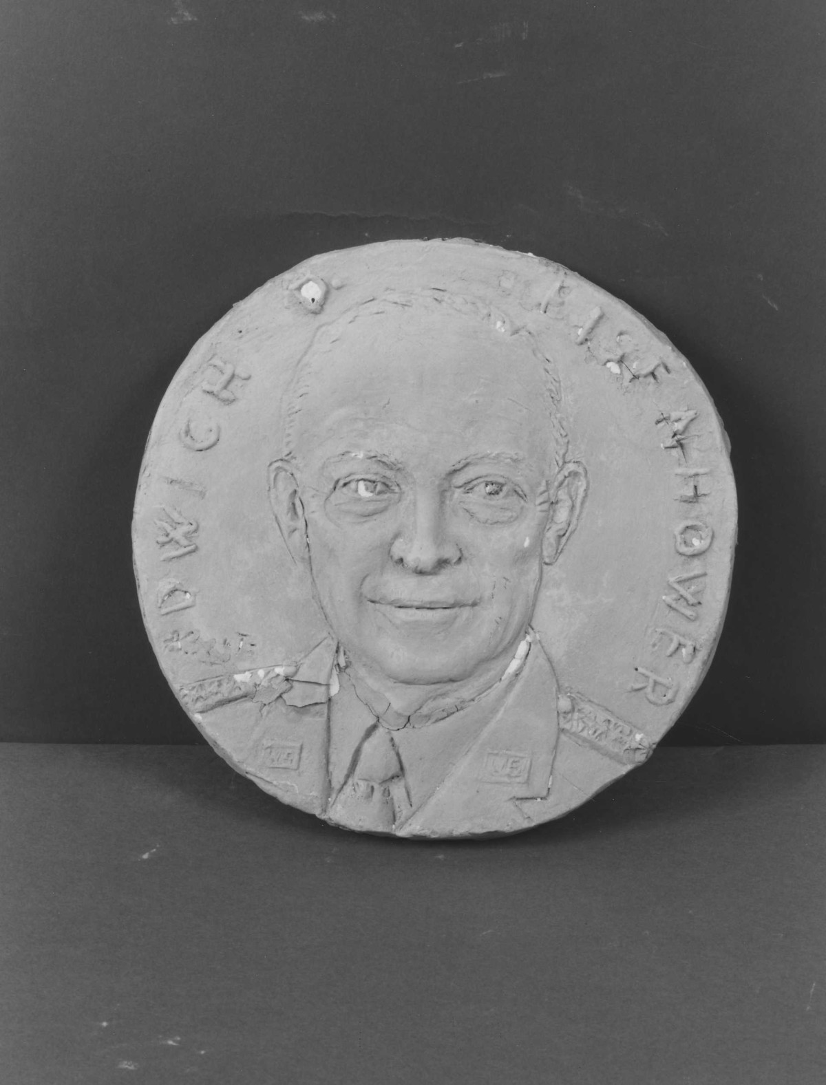 ritratto di Dwight D. Eisenhower (rilievo) di Berti Antonio (metà sec. XX)