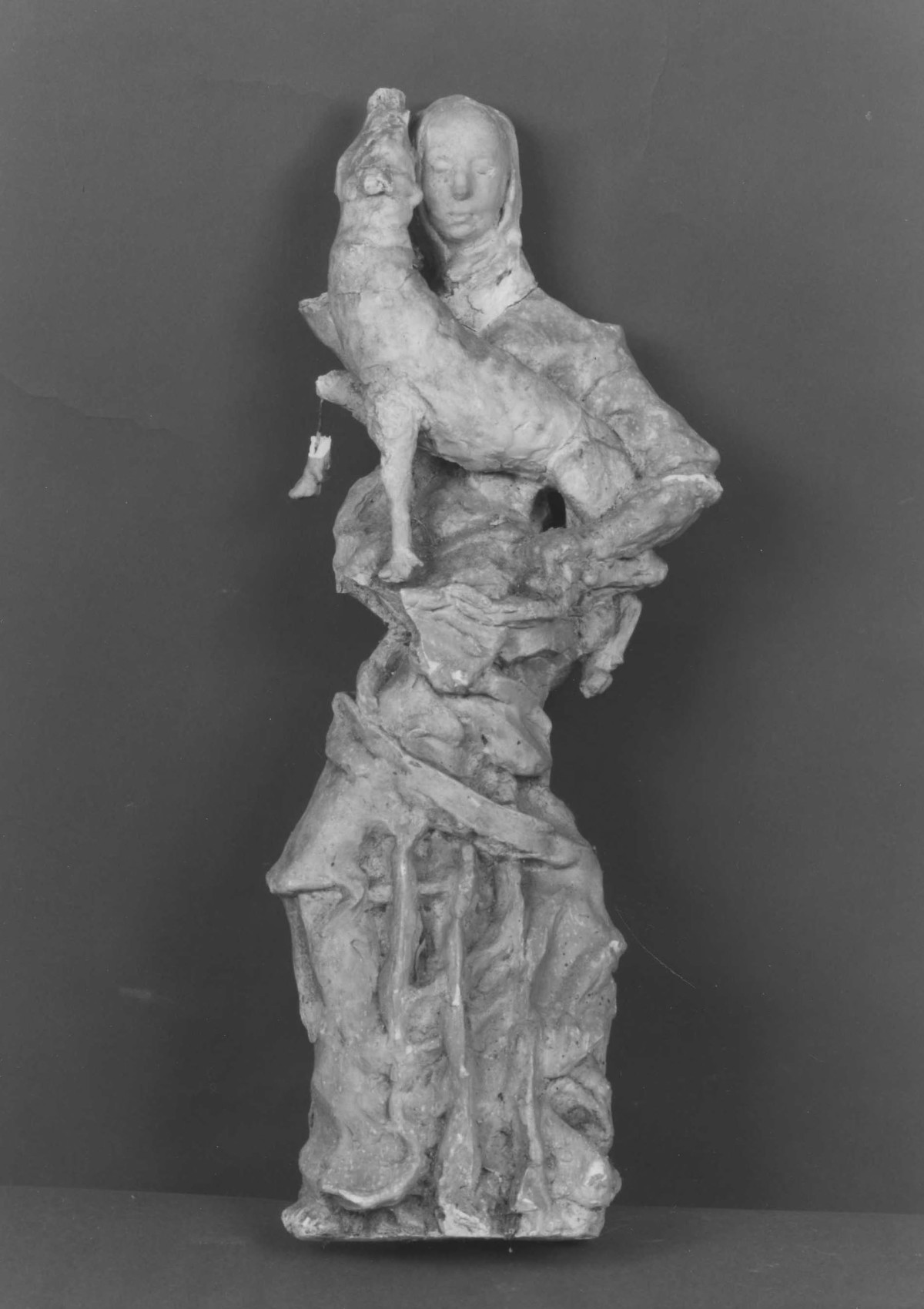 figura allegorica femminile con cane (scultura) di Berti Antonio (terzo quarto sec. XX)