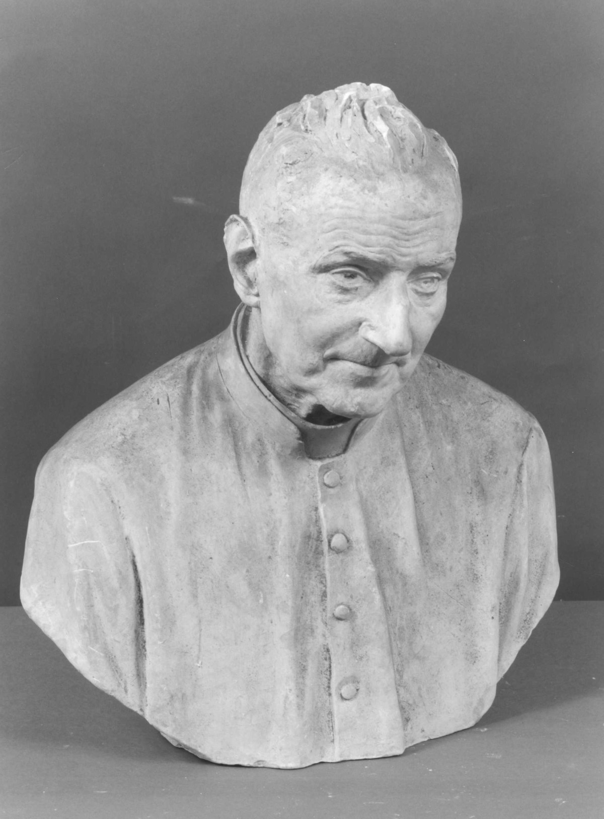 busto ritratto di sacerdote (scultura) di Berti Antonio (metà sec. XX)