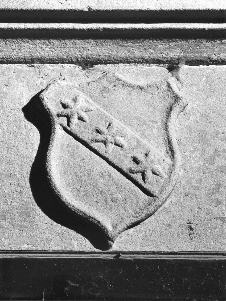 stemma gentilizio della famiglia Ginori (rilievo) - bottega toscana (sec. XVI)