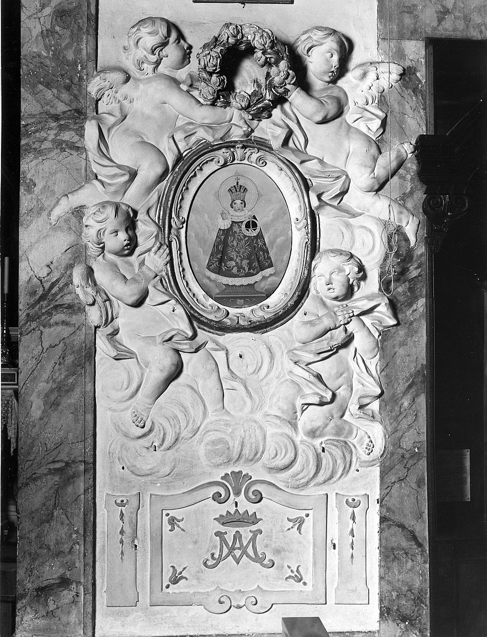 angeli reggiclipeo (rilievo) di Marcellini Carlo (inizio sec. XVIII)