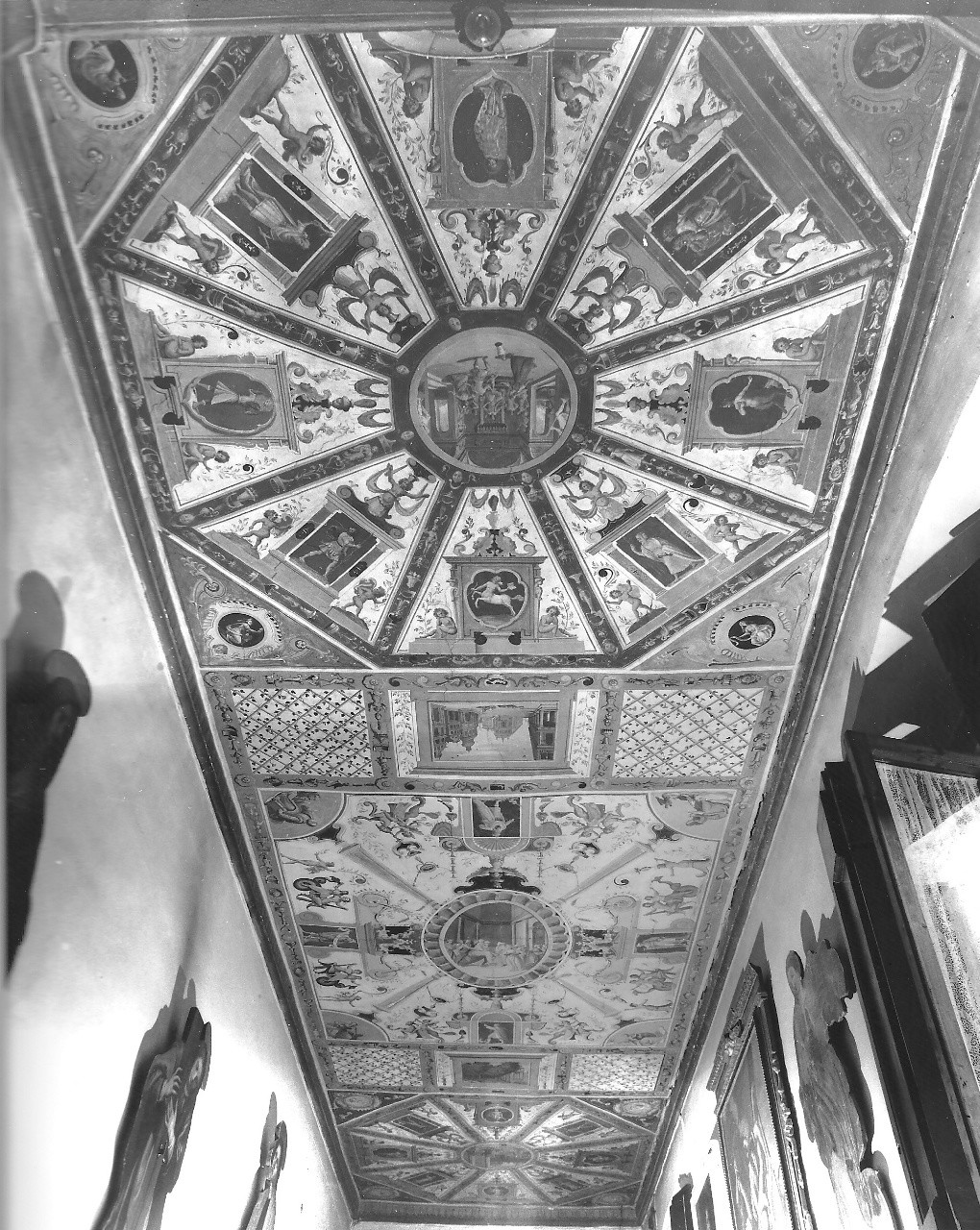 motivi decorativi a grottesche (soffitto dipinto) - ambito fiorentino (secc. XVI/ XVII)