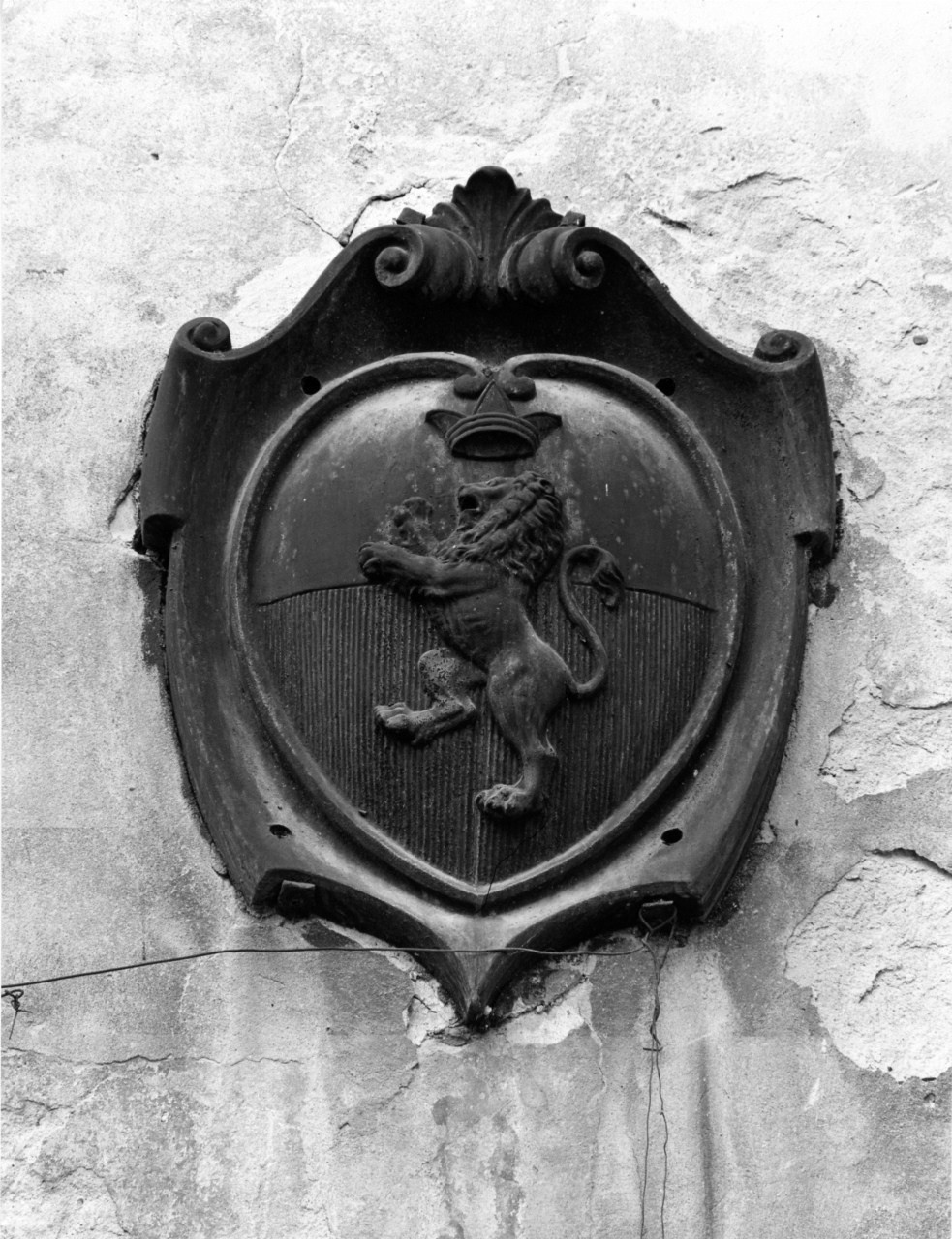stemma gentilizio (scultura) - bottega toscana (sec. XIX)